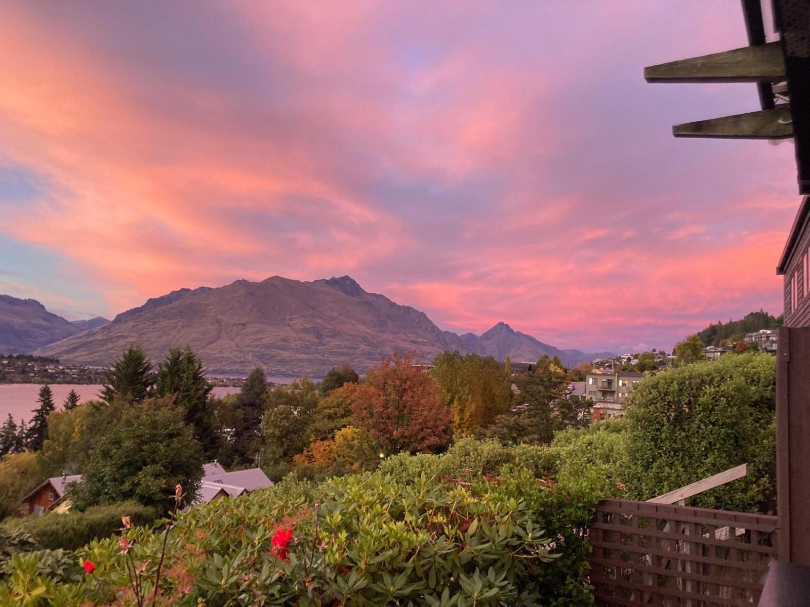 4 Bedroom Home, Unlimited Wifi, Fantastic Lake Views With Private Balcony Queenstown Exteriér fotografie