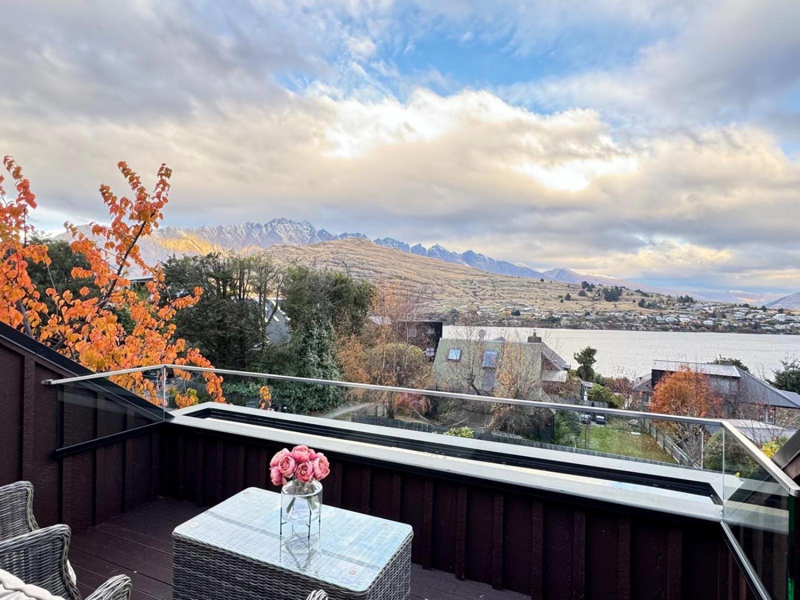 4 Bedroom Home, Unlimited Wifi, Fantastic Lake Views With Private Balcony Queenstown Exteriér fotografie